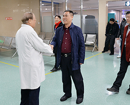 春节后上班第一天 医院领导亲切慰问临床一线医护人员