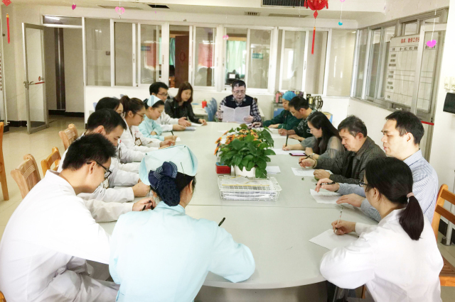 医院领导班子回到所在支部开展2017年度组织生活会暨民主评议党员大会