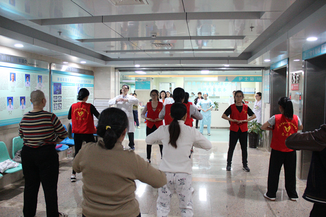 健身气功“八段锦”教学活动走进病房