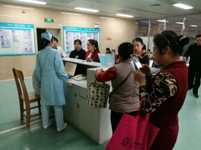 乳腺科顺利开展“国际劳动妇女节”关爱女性乳房健康义诊活动