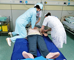 我院心血管内科一区开展急救应急预案演练