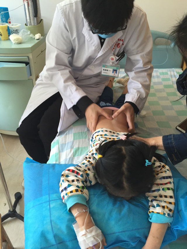 推拿手法，一味儿科良药：我院正骨推拿科开展小儿推拿治疗