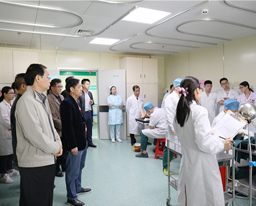 戴铭副校长慰问我校备战第九届全国高等医学院校大学生临床技能竞赛的师生