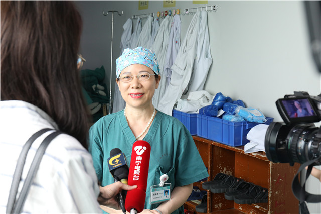 正能量：男子公交车上突发心梗瑞康女医生出手相救