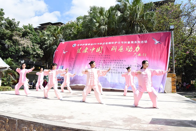 我院走进社区参加“健康中国 科普助力”大型公益义诊活动