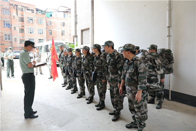 预备役师高射炮兵团到我院开展民兵预备役点验工作