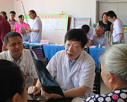 我院“名老中医工作站”专家团队再次走进基层