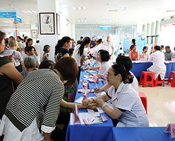 我院“名老中医工作站”专家团队走进百色市