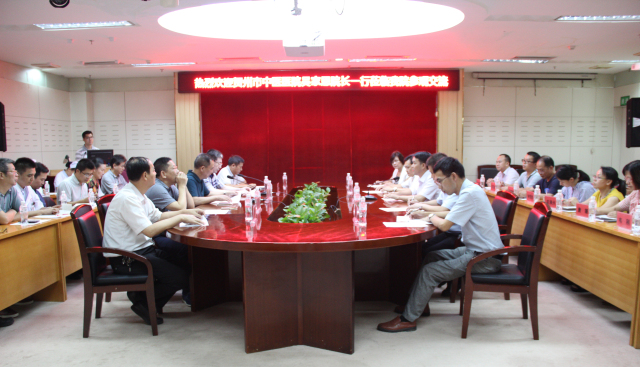 贺州市中医医院吴家恩院长一行到我院参观交流