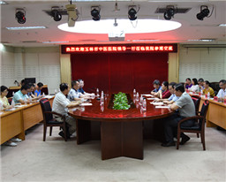 玉林市中医医院黄春英院长一行到我院参观交流