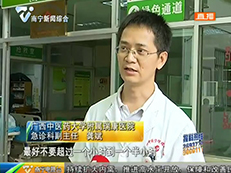 【新闻夜班】乘客公交站台中暑晕倒 末伏注意防暑