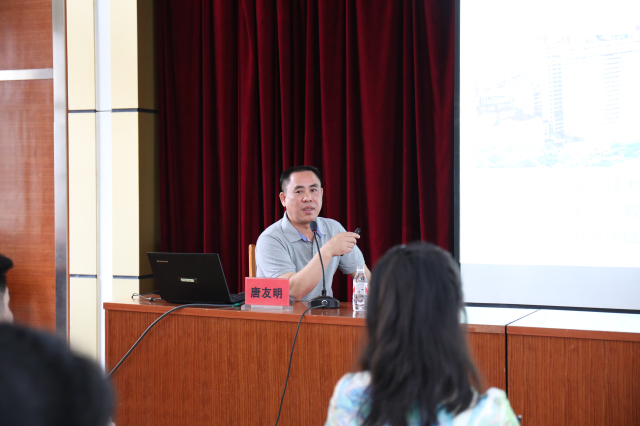 唐友明院长为2018级专业学位研究生作题为《瑞康医院简介与发展规划》专题讲座