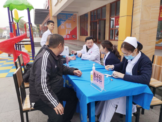 我院赴广西交通投资集团伶俐服务区为返乡春运旅客义诊