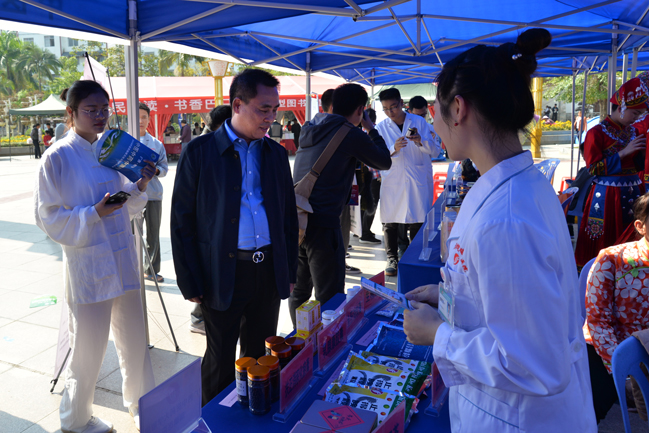 唐友明院长带队参加中医中药中国行2019（广西.巴马）中医药健康文化大型主题活动