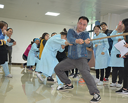 田阳院区工会举办拔河比赛迎“三八”妇女节