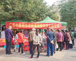 我院走进社区开展学雷锋月大型义诊活动