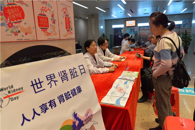 我院内科第八支部开展学雷锋义诊服务主题党日活动