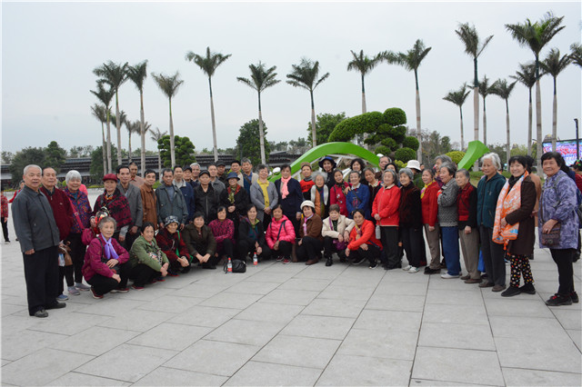 我院组织离退休职工前往园博园春游