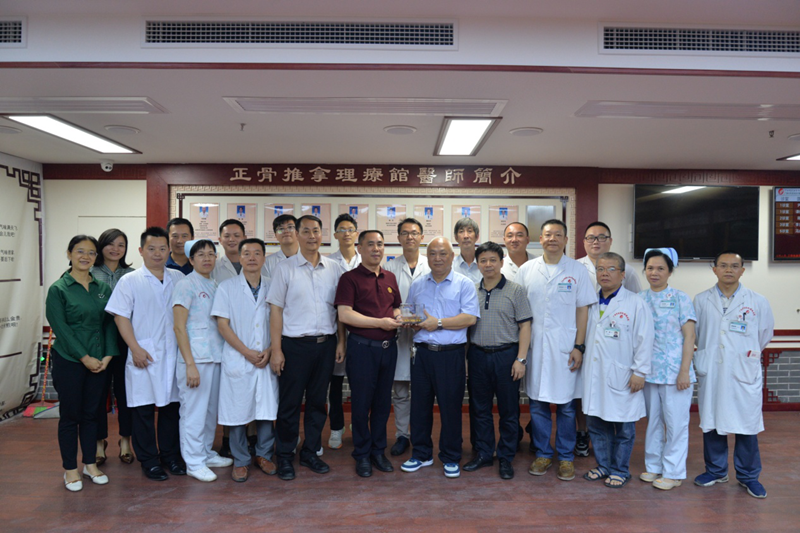 我院召开正骨推拿科主任安连生等同志的退休座谈会