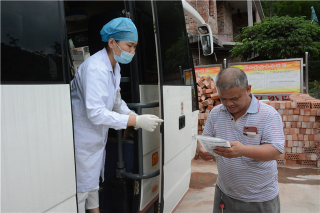 我院前往隆安县开展义诊活动