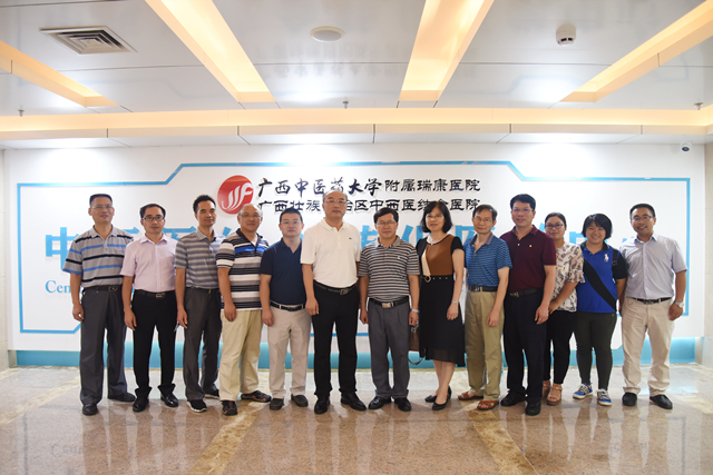 南宁市第四人民医院院长吴锋耀一行到我院交流