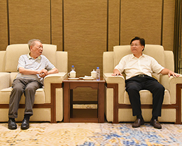 自治区政协副主席黄日波接见陈可冀院士