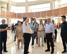 我院院长唐友明率队前往内蒙古当地医院参观学习