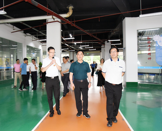 院长唐友明带队赴广西城市职业大学参观交流