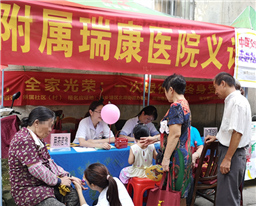 我院走进南宁市北湖工人新村、望洲南等社区开展巡回义诊