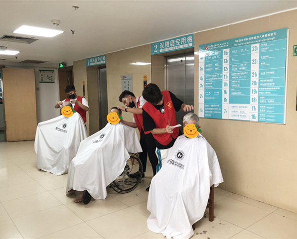 我院开展爱心益剪进病房活动