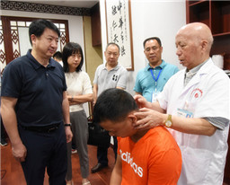 国家中医药管理局医政司副司长陆建伟一行莅临我院开展工作调研