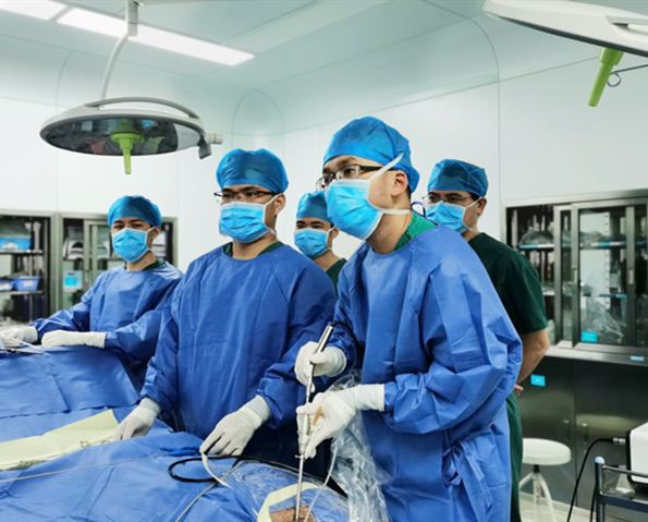 我院成功开展首例颈椎脊柱内镜手术