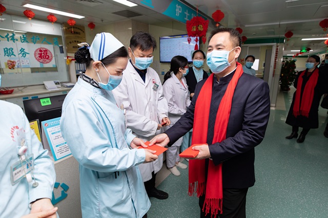 新春送温暖，慰问表关怀——我院领导班子除夕夜、大年初一看望慰问一线值班人员