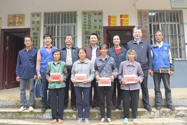 学校领导率队到我院定点帮扶村开展“扶贫日”走访调研活动