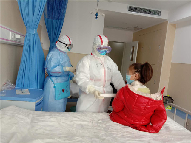 【瑞康战“疫”之十堰日记】覃惠娟护士长：爱心、热心、耐心、细心、关心——这个护长很暖心