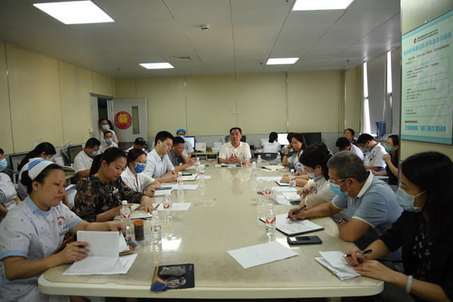 院领导带队到肿瘤科一区开展行政查房