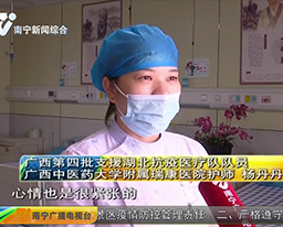 【新闻夜班】非凡高考 “白衣战士”鼓励高三考生：放平心态 笑迎大考