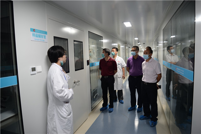 环江毛南族自治县卫生健康局领导一行到我院交流