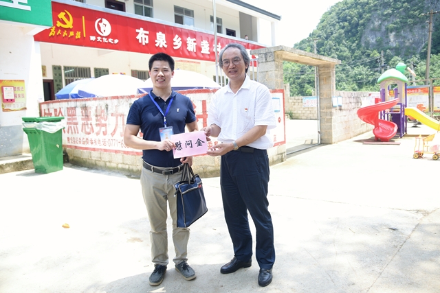 学校领导带队深入我院定点扶贫村开展走访慰问活动