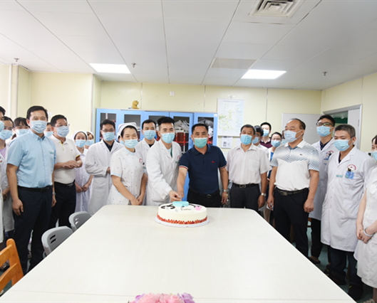 第三个医师节，用最甜蜜的蛋糕致敬为我们拼过命的医者！