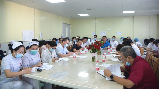 唐友明院长带队到神经内科1区开展行政查房