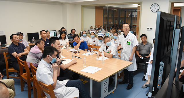 院领导带队深入眼科、耳鼻咽喉头颈外科开展行政查房