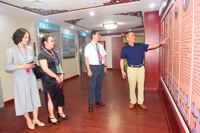 日本统合治疗生殖学会主席邵辉一行到我院访问考察