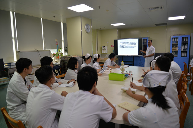 【不忘初心、牢记使命】副院长陈锋讲党课：寻根问本知党史党章，汲取力量再谱新篇