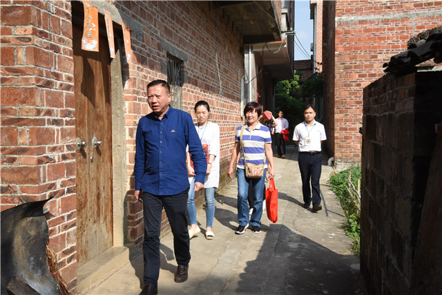 我院携手自治区红十字会回访“天使阳光基金”项目受益患儿家庭