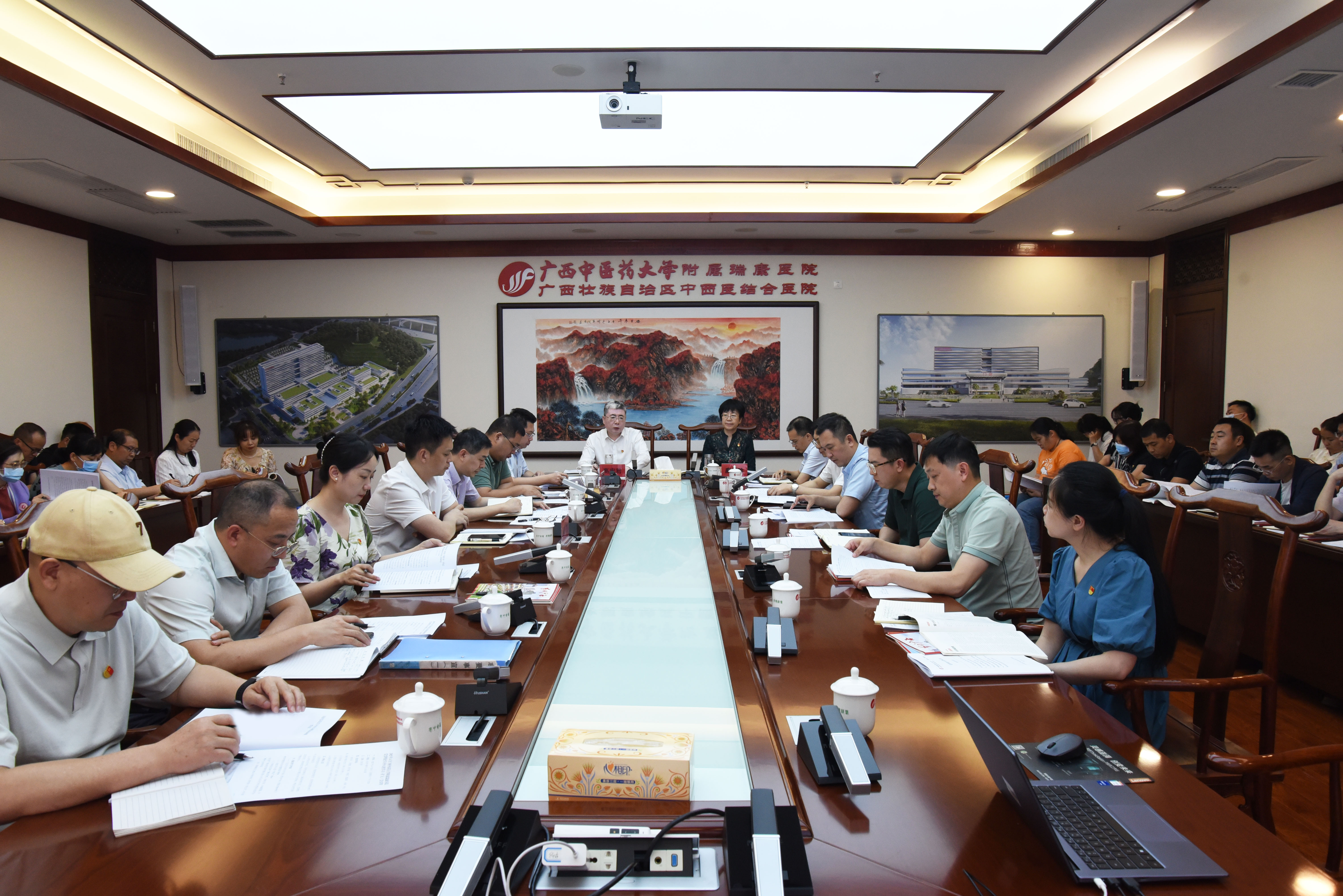 我院党委召开理论学习中心组学习（扩大）会