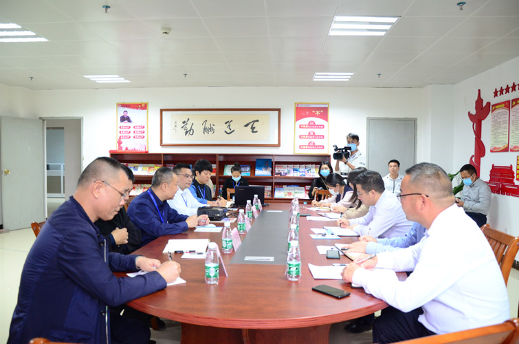 田阳区委副书记、区人民政府区长曾维康到田阳院区调研