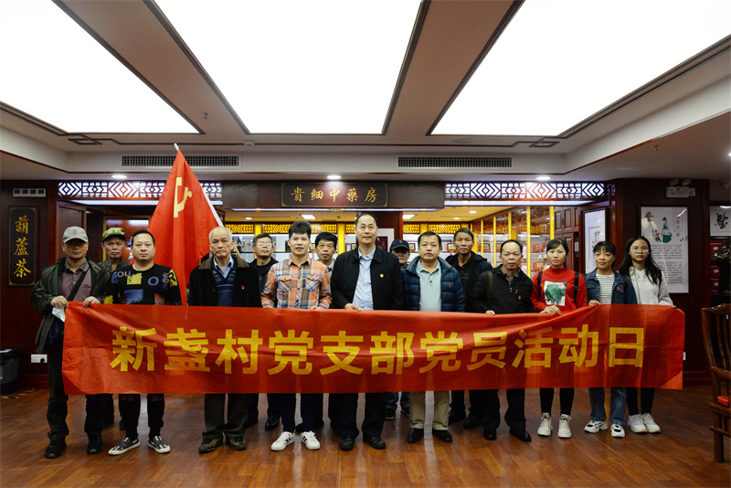 我院驻村第一书记李金荣带队来医院参观