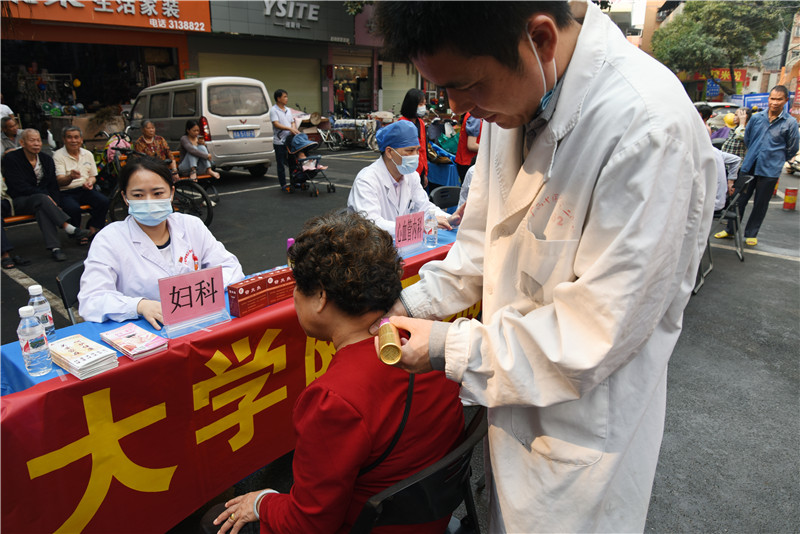 【学党史办实事】我院外科党总支第三、第六党支部开展义诊活动