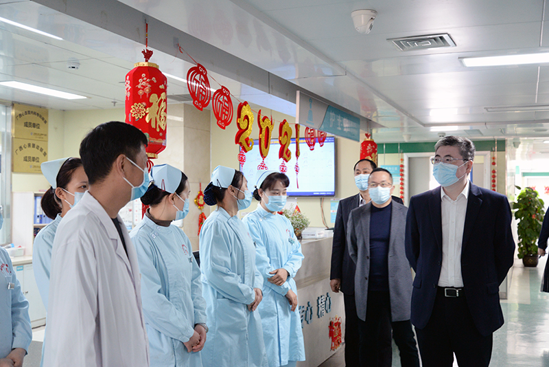 牛年第一个工作日 医院领导亲切慰问临床一线医护人员